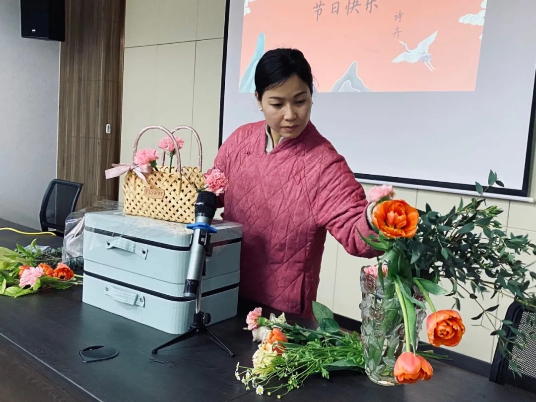 女神節快樂！三月花盛，品茗人生。